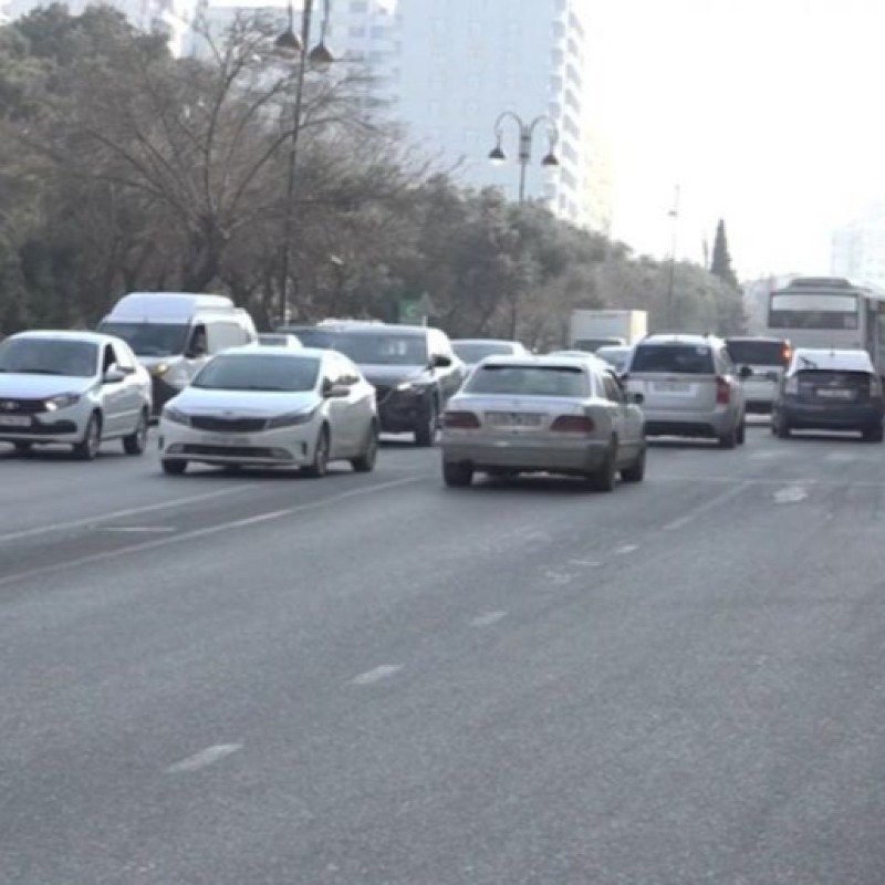 Xırdalanda nəqliyyat xaosu: "Səhər 6-da yola çıxırlar, yenə gecikirlər"
