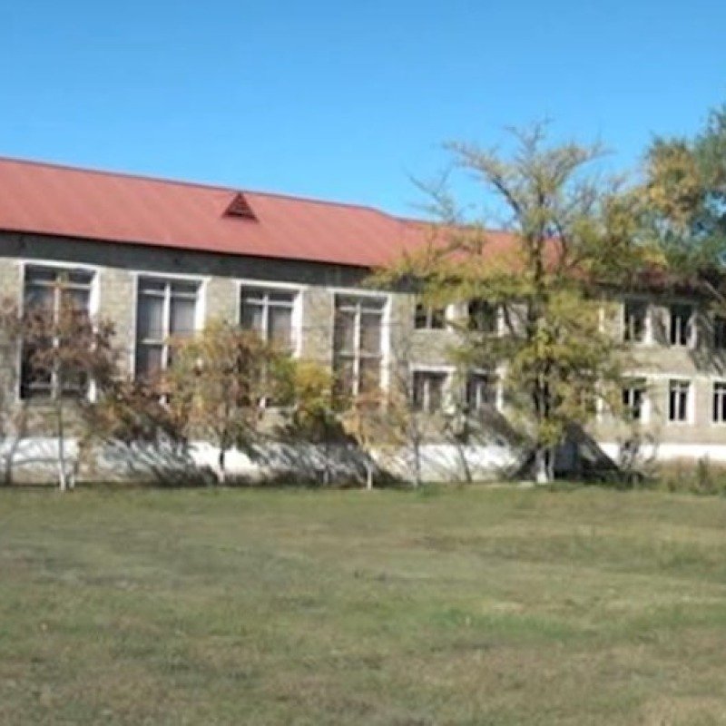 Məktəbin 7 sinfi bağlanıb, dərslər dəhlizdə keçirilir