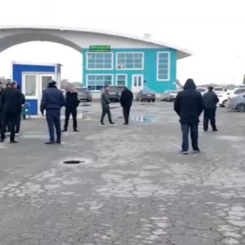 Yük maşınları günlərdir İranla sərhəddə qalıb: Sürücülərdən ŞİKAYƏT