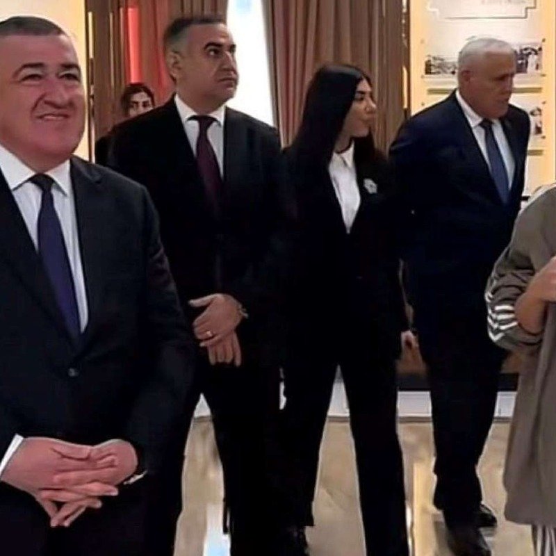 İcra başçısının Röya ilə bu şəkli tənqid olundu - FOTOLAR