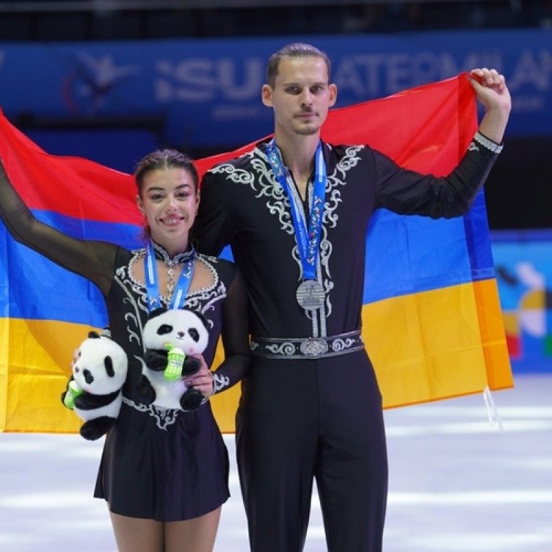 Olimpiada başlamamış Milanda "artsax" qalmaqalı