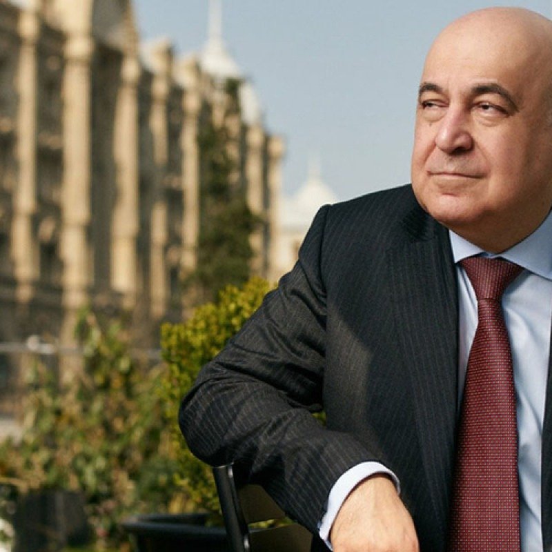 Çingiz Abdullayev “yatan alimlər” haqda: “...ayıbdır”