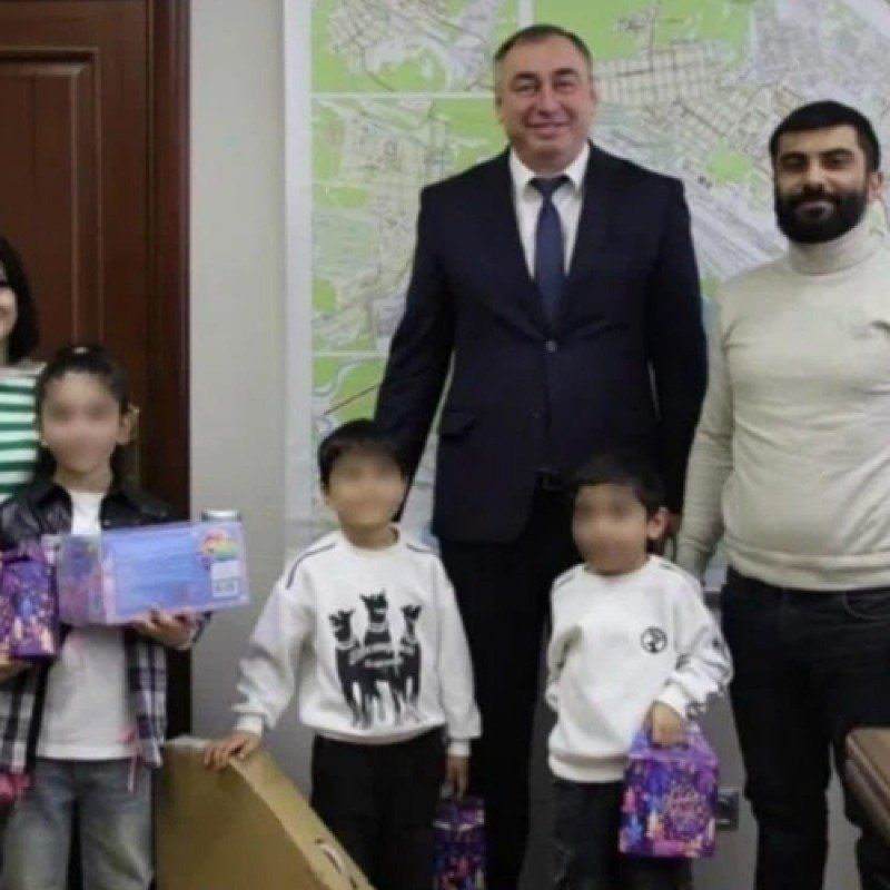 Rusiyada azərbaycanlı ailəyə Yeni il hədiyyələrinə görə təzyiq: “Təhdidlər yağdı”