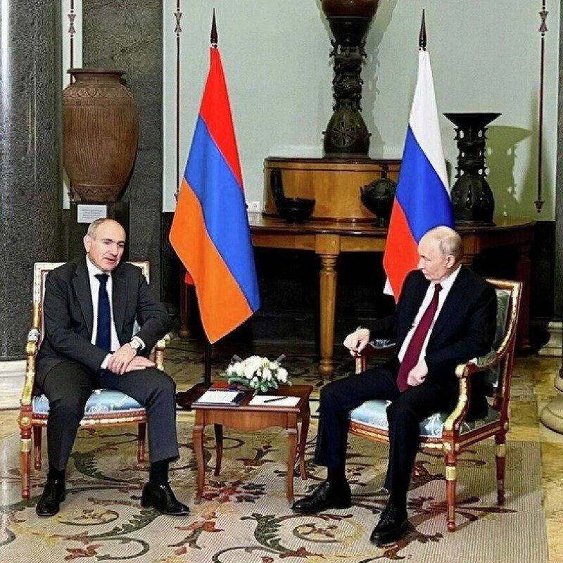 Paşinyan ilə Putin görüşüb