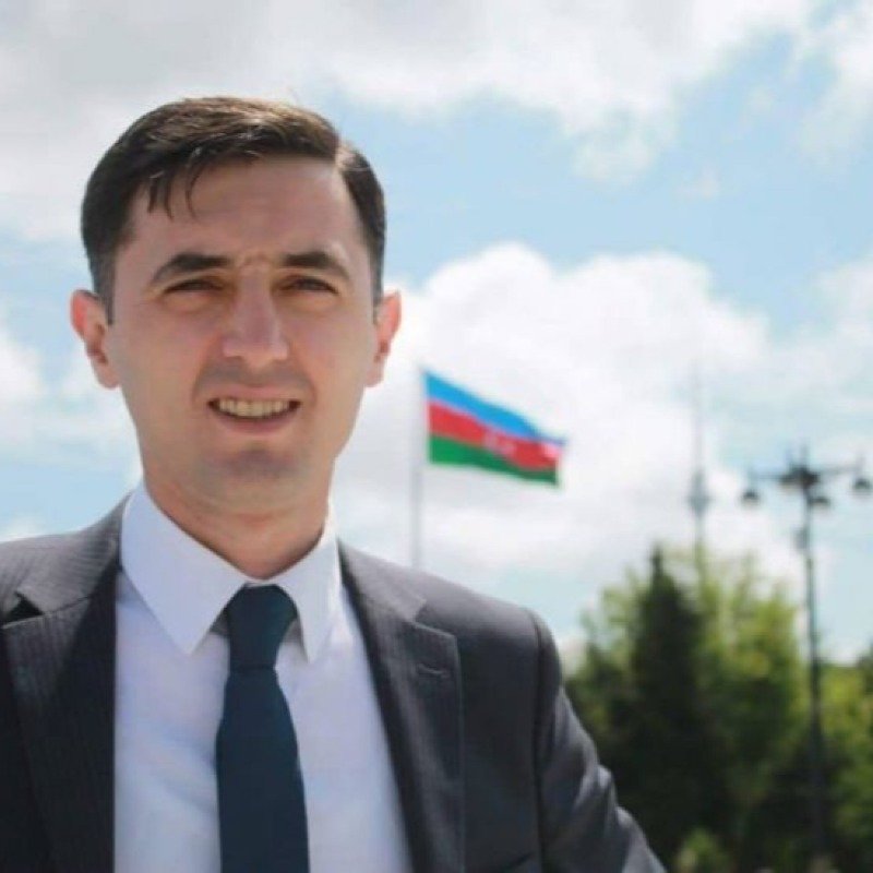 Tural Abbaslı satıcının almalarını götürən məmura vəzifə verilməsindən danışdı