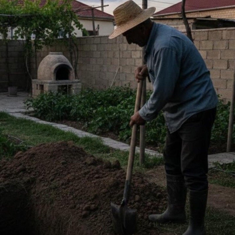 Xaçmazda ev sahibini basdırıb, üstündə it damı tikdi