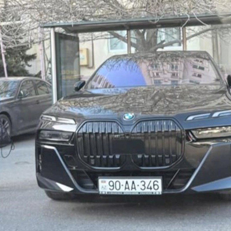 “BMW”ni dayanacaqda saxlayan sürücü cəzalandırıldı