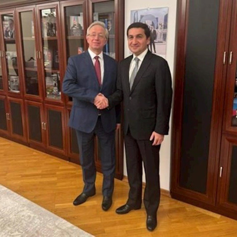 Hikmət Hacıyev Mixail Qaluzinlə regional məsələləri müzakirə edib