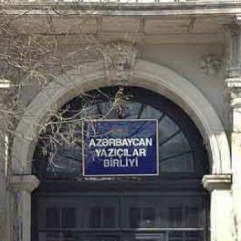 Məşhur yazıçı AYB-dən istefa verdi