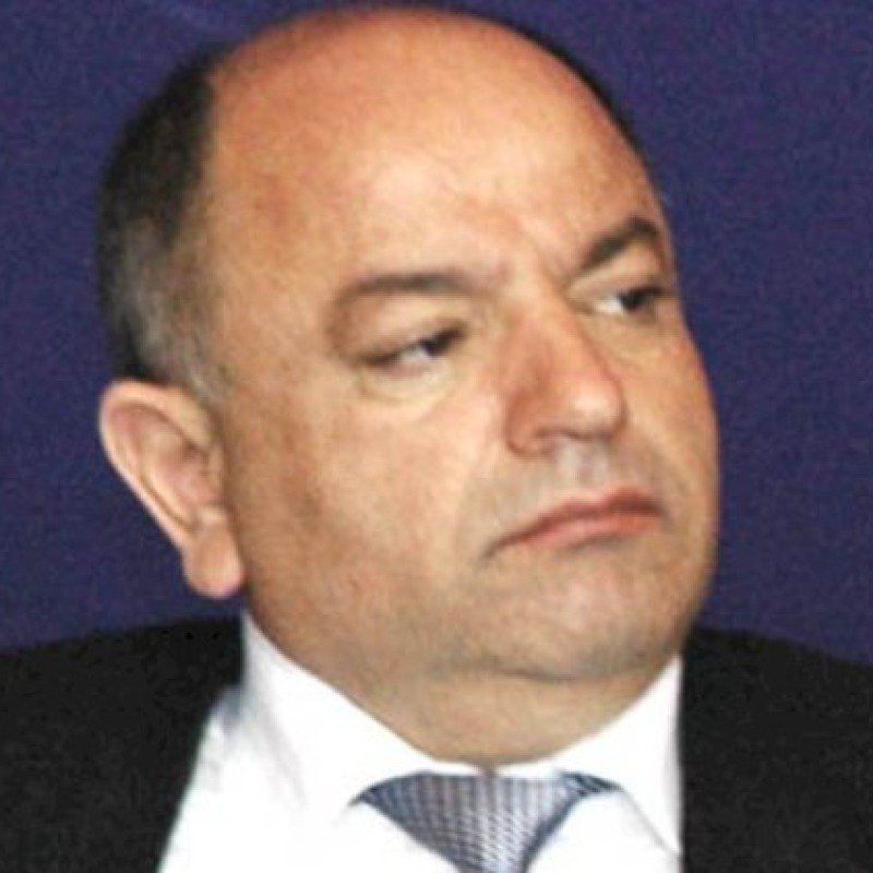 Keçmiş məmurun xanımı ilə qızı arasında miras davası gedir