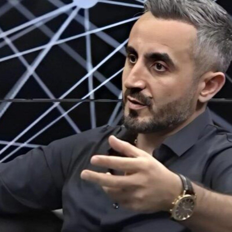 Nail Kəmərli restoranda Hikmətin müğənni ilə davranışından danışdı: “Nə etsin, yenə narkotiklə məşğul olsun?”