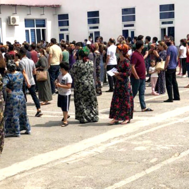 Türkmənistanda dərs ili ərəfəsində gəncləri yenə ölkədən buraxmırlar