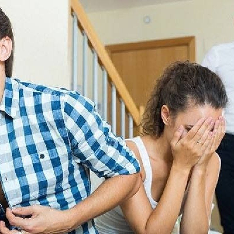 Keçmiş arvadını evdə başqa kişi ilə tutan şəxs qadını döydü - MƏHKƏMƏ