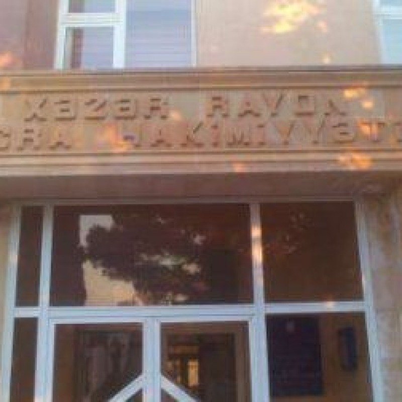 "Xəzər Rayon İcra Hakimiyyəti heç bir xəbərdarlıq etmədən tikililəri sökdü"