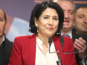 Gürcüstan prezidenti yenidən Azərbaycana müraciət etdi .